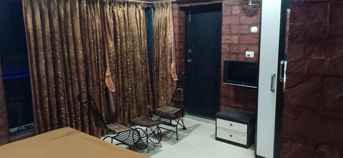 On Point Plaza Bed & Breakfast Murud  Exterior photo