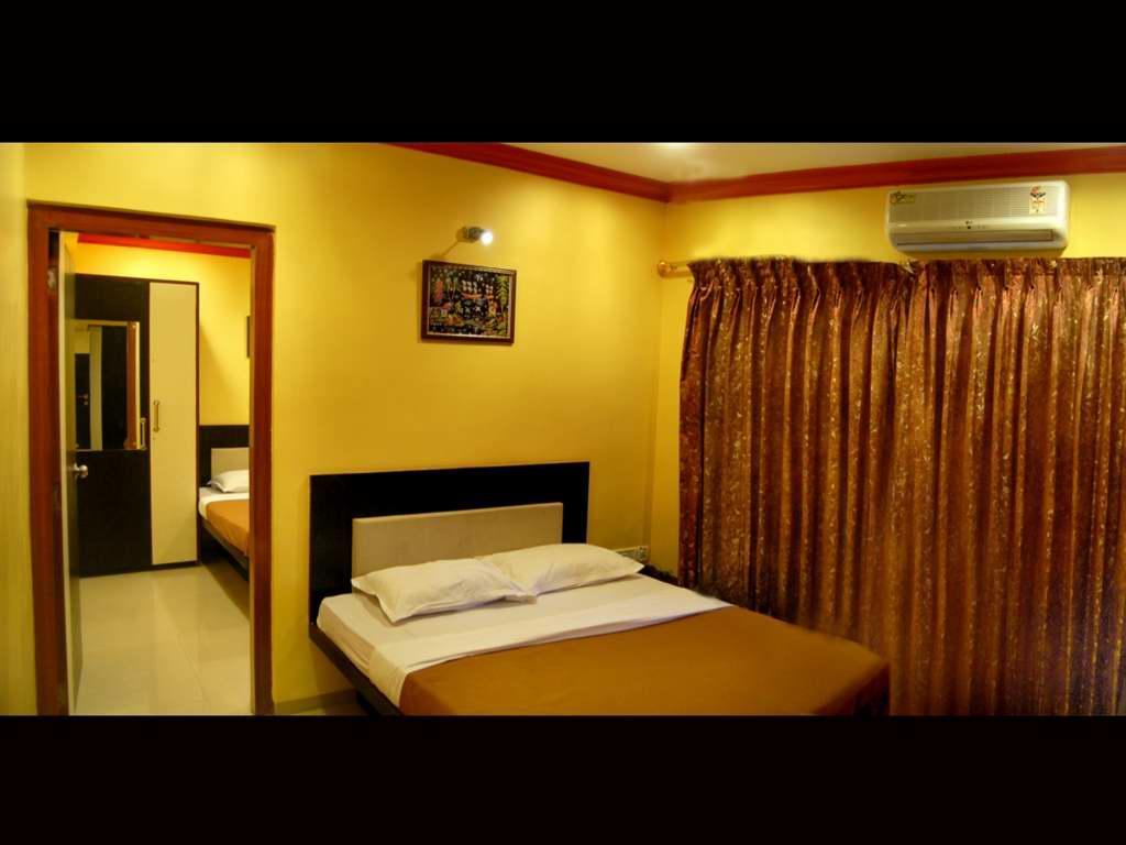 On Point Plaza Bed & Breakfast Murud  Exterior photo
