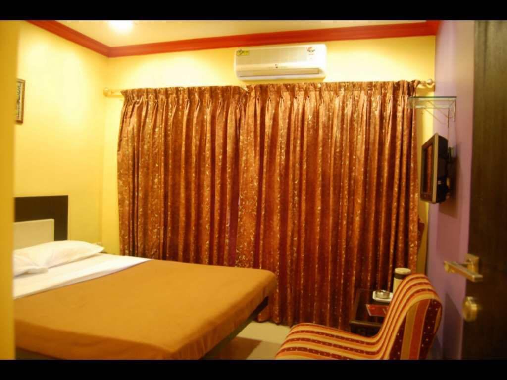 On Point Plaza Bed & Breakfast Murud  Exterior photo